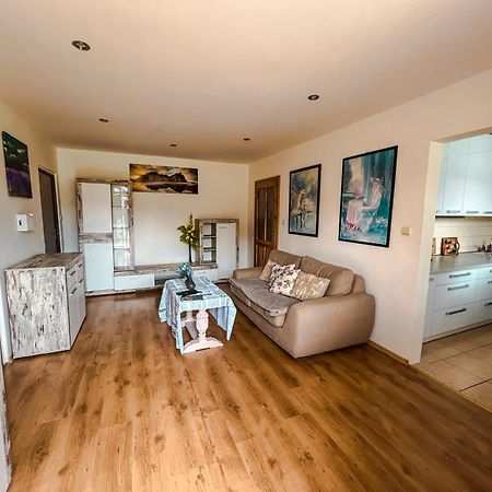 3 Bedroom Apartment In The Part Of The City 班斯卡-比斯特里察 外观 照片